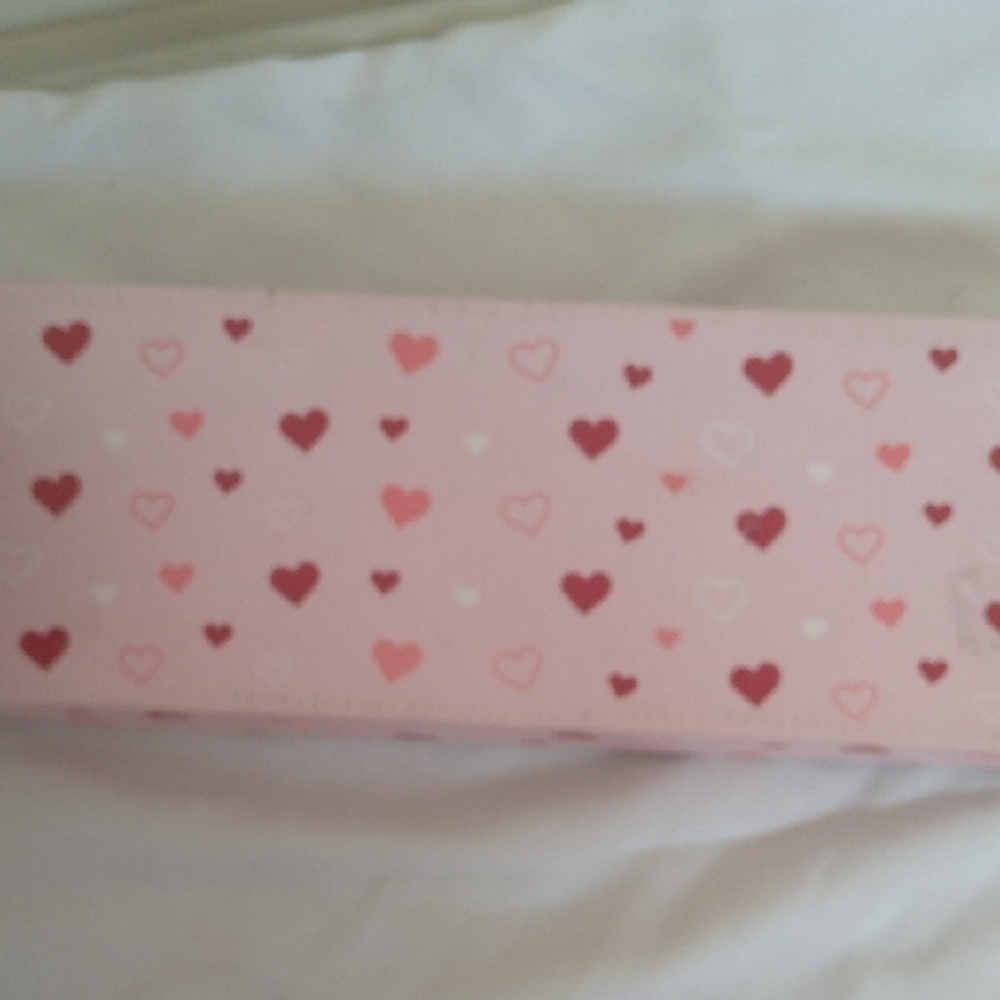D- NWT Pink and White Heart-Shaped Resin Decor Set - Picture 9 of 9